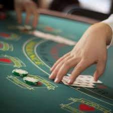 Studio live Texas Poker agen 303 dengan kamera HD dan dealer profesional